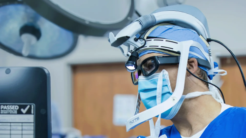 Dr. Lucas Teske